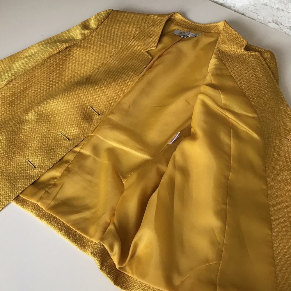 Blazer - Picture 3 of 7